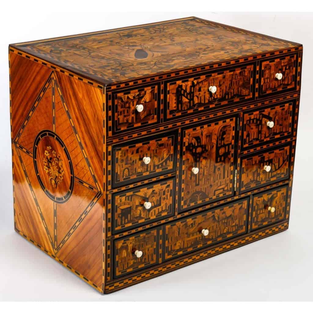 Cabinet en marqueterie. | Biron Cabinet en marqueterie.