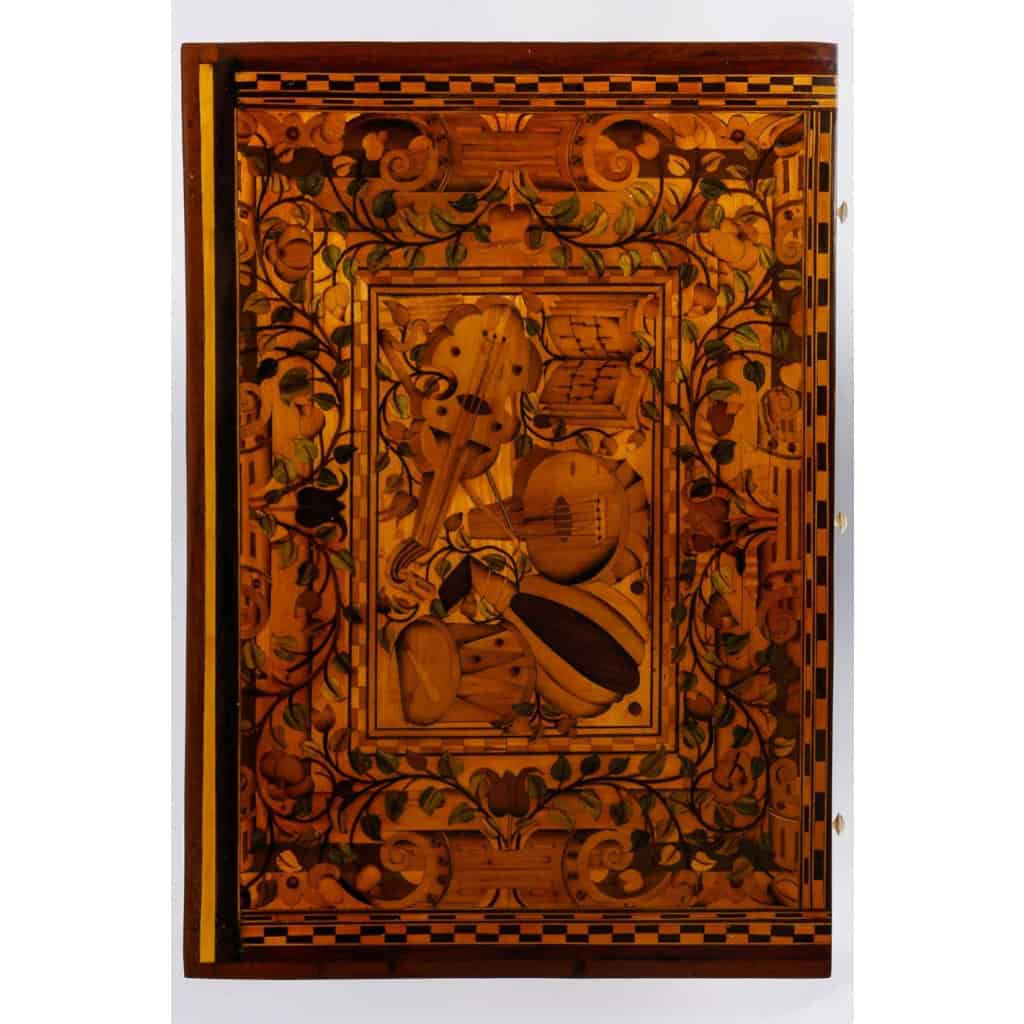 Cabinet en marqueterie. | Biron Cabinet en marqueterie.