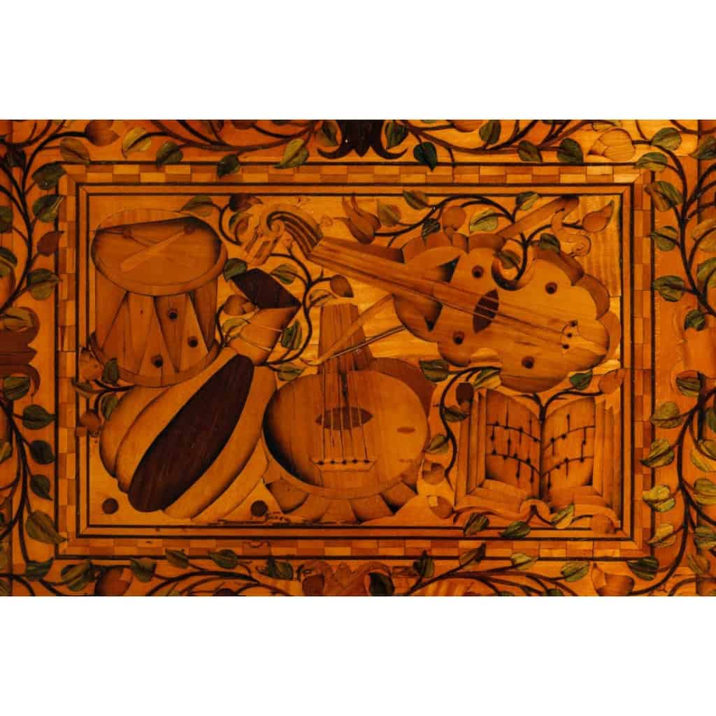 Cabinet en marqueterie. | Biron Cabinet en marqueterie.