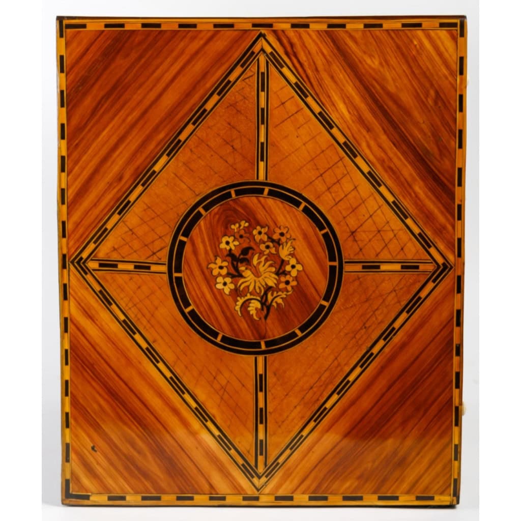 Cabinet en marqueterie. | Biron Cabinet en marqueterie.