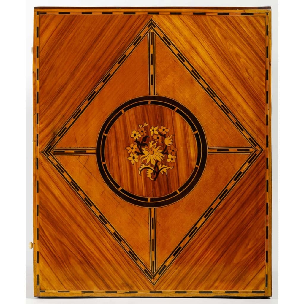 Cabinet en marqueterie. | Biron Cabinet en marqueterie.