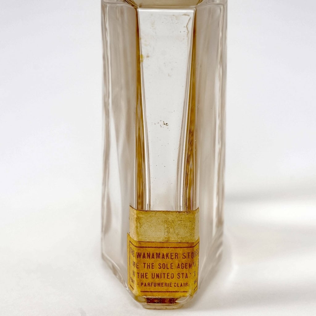 Flacon « L’Orée » verre blanc patiné sépia de René LALIQUE pour Claire Paris | Biron Flacon "L'Orée" verre blanc patiné sépia de René LALIQUE pour Claire Paris