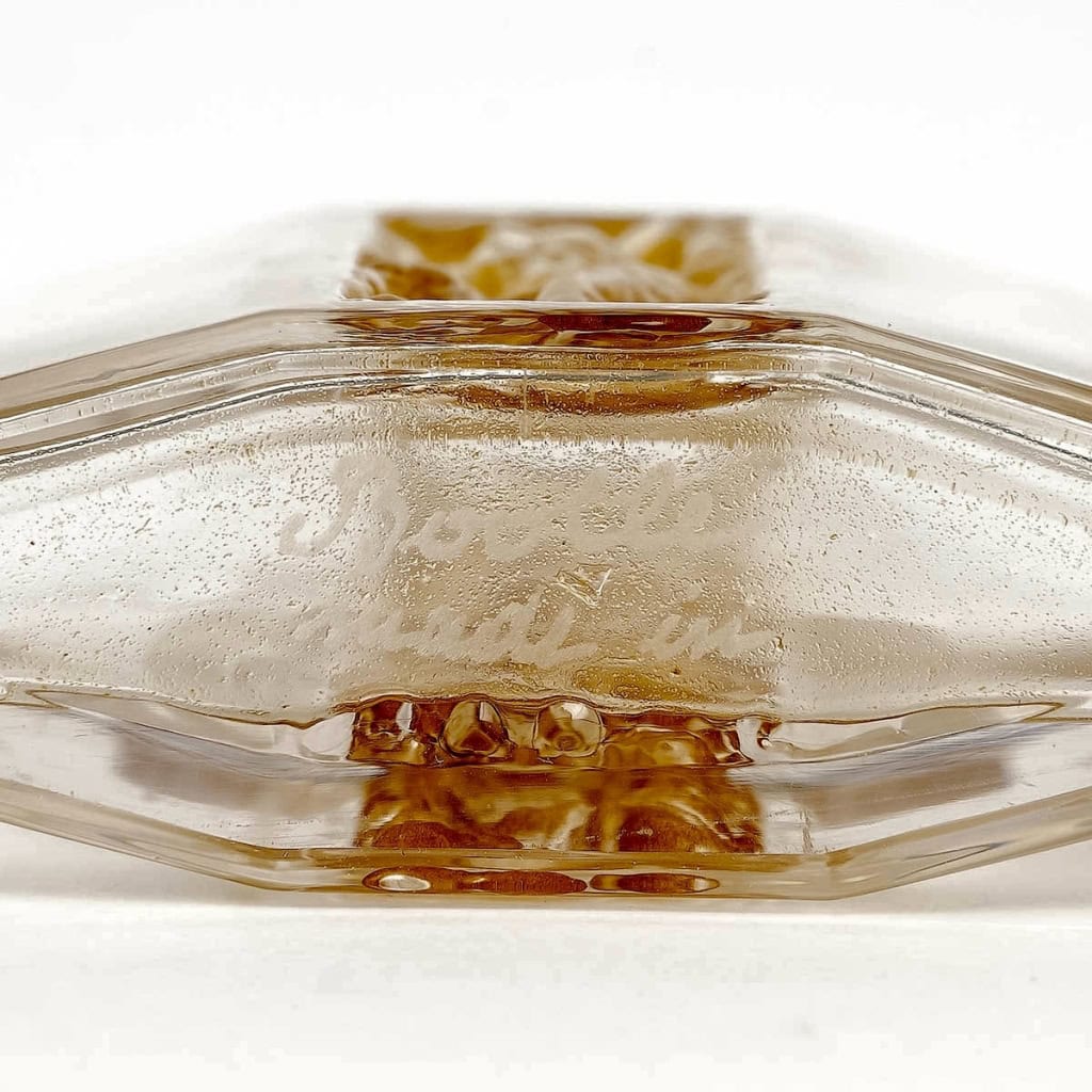 Flacon « L’Orée » verre blanc patiné sépia de René LALIQUE pour Claire Paris | Biron Flacon "L'Orée" verre blanc patiné sépia de René LALIQUE pour Claire Paris