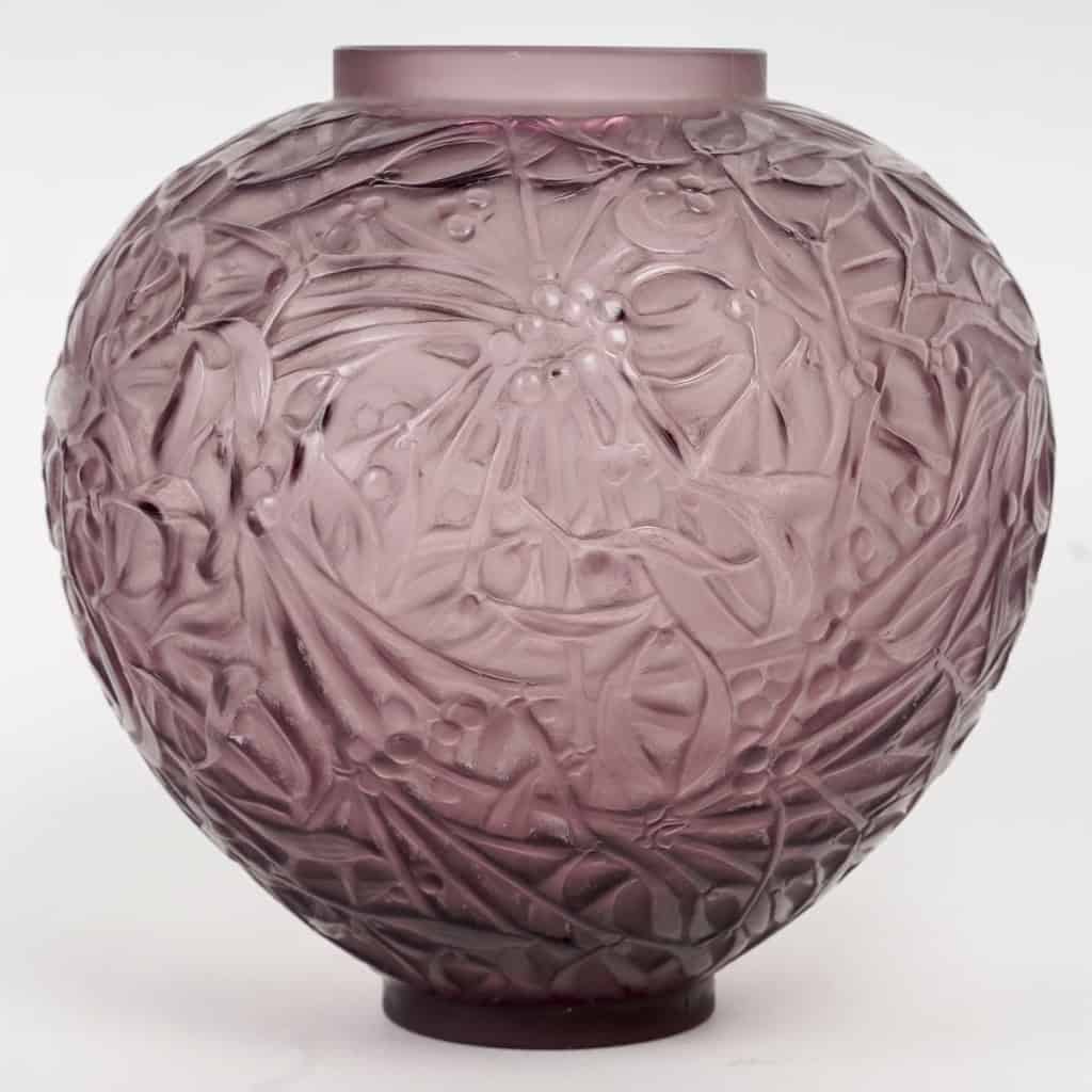Vase « Gui » verre améthyste de René LALIQUE | Biron |||||||