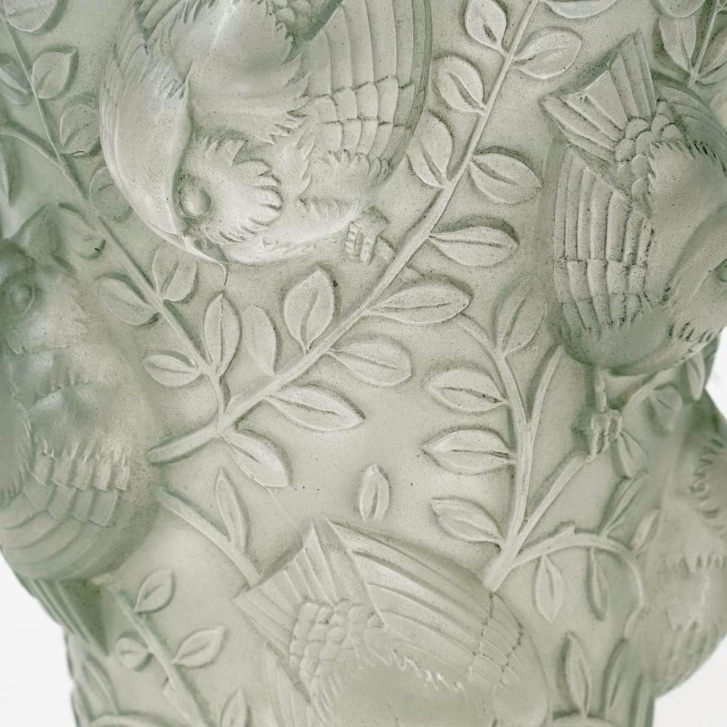 Vase "Saint François" verre blanc patiné vert de René LALIQUE Vase "Saint François" verre blanc patiné vert de René LALIQUE