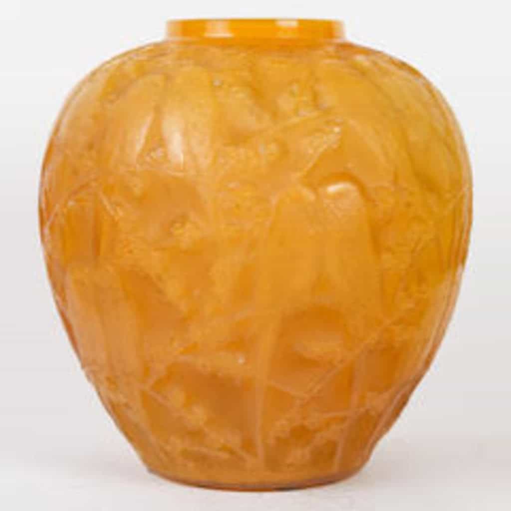René Lalique ,1919 ,Vase « Perruches » Butterscotch. | Biron René Lalique ,1919 ,Vase "Perruches" Butterscotch.