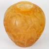 René Lalique ,1919 ,Vase « Perruches » Butterscotch. | Biron René Lalique ,1919 ,Vase "Perruches" Butterscotch.
