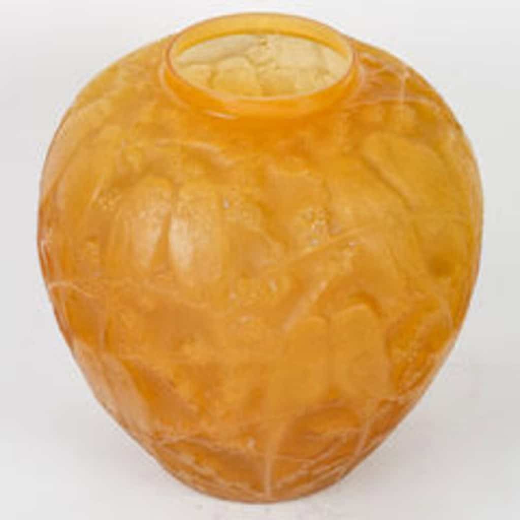 René Lalique ,1919 ,Vase « Perruches » Butterscotch. | Biron René Lalique ,1919 ,Vase "Perruches" Butterscotch.
