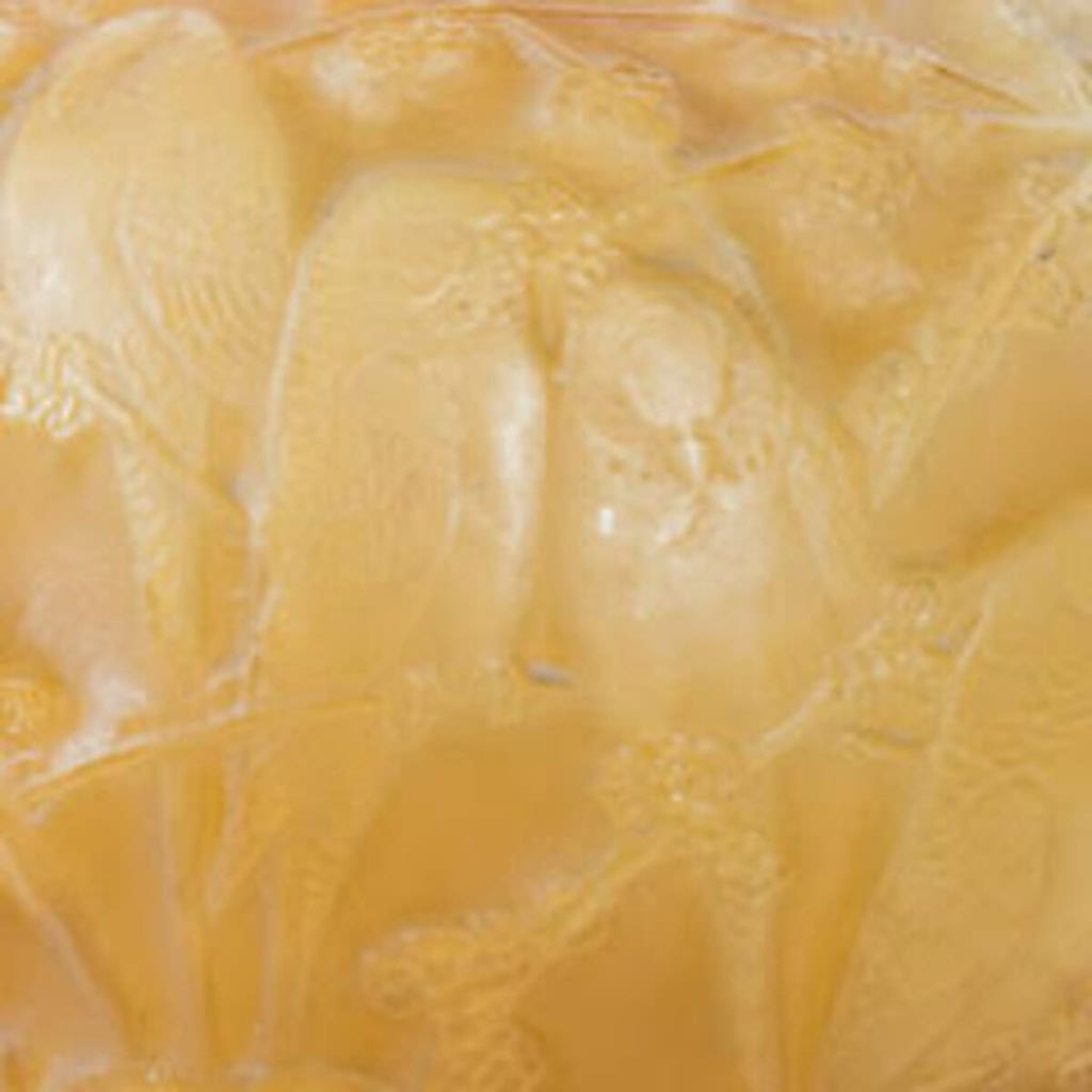 René Lalique ,1919 ,Vase « Perruches » Butterscotch. | Biron René Lalique ,1919 ,Vase "Perruches" Butterscotch.