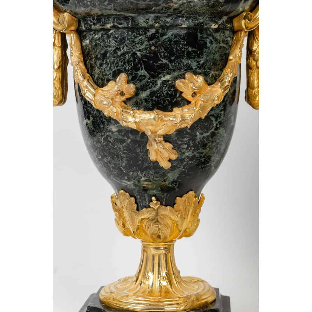 Paire de cassolettes en marbre vert de mer et bronze doré | Biron Paire de cassolettes en marbre vert de mer et bronze doré