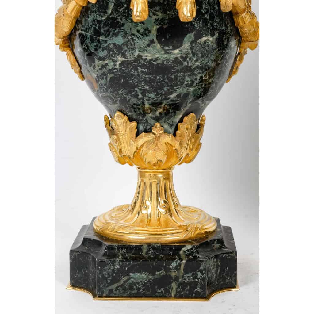 Paire de cassolettes en marbre vert de mer et bronze doré | Biron Paire de cassolettes en marbre vert de mer et bronze doré