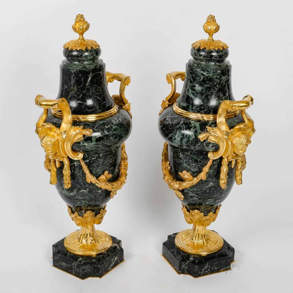 Paire de cassolettes en marbre vert de mer et bronze doré | Biron Paire de cassolettes en marbre vert de mer et bronze doré