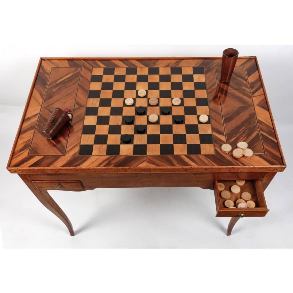 Table à jeux tric – trac d’époque Louis XV (1724 – 1774). | Biron Table à jeux tric - trac d'époque Louis XV (1724 - 1774).