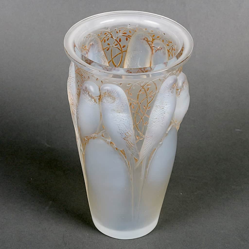 Vase "Ceylan" verre opalescent patiné sépia de René LALIQUE Vase "Ceylan" verre opalescent patiné sépia de René LALIQUE