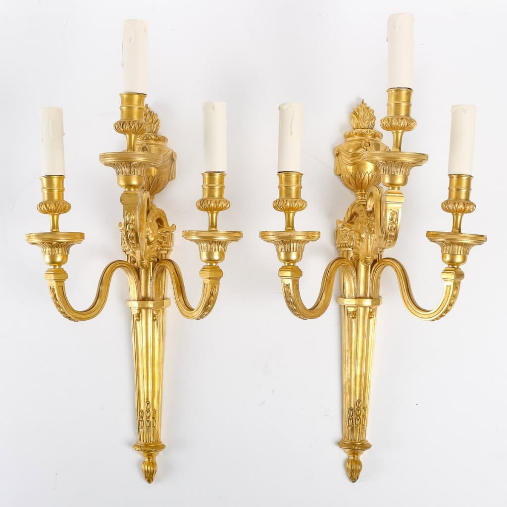 Paire d’appliques de style Louis XVI. | Biron |||
