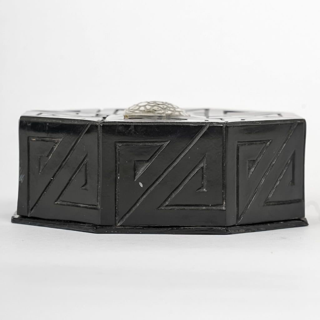 Boîte « Cabochon Verre » celluloïd noir et verre blanc de René LALIQUE | Biron Boîte "Cabochon Verre" celluloïd noir et verre blanc de René LALIQUE