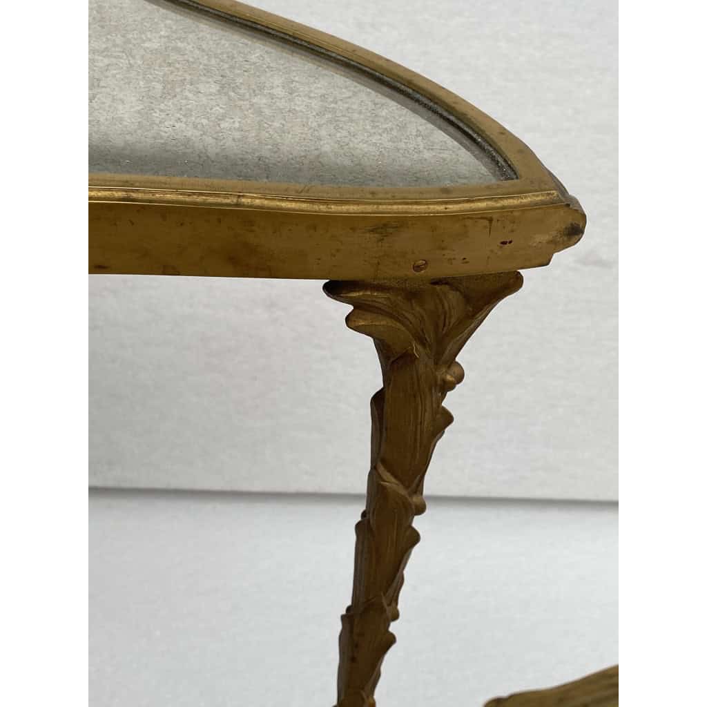 1970′ Table Tripartite Maison Charles Forme Arbaléte, Jansen Ou Baguès Décor Palmier en Bronze Doré avec Plateaux Miroirs Vieillis