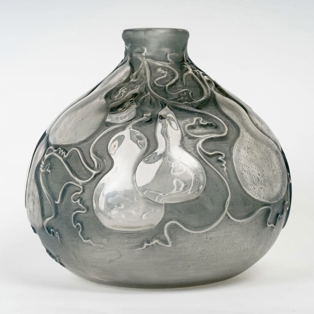 Vase « Courges » verre blanc patiné bleu de René LALIQUE | Biron Vase "Courges" verre blanc patiné bleu de René LALIQUE