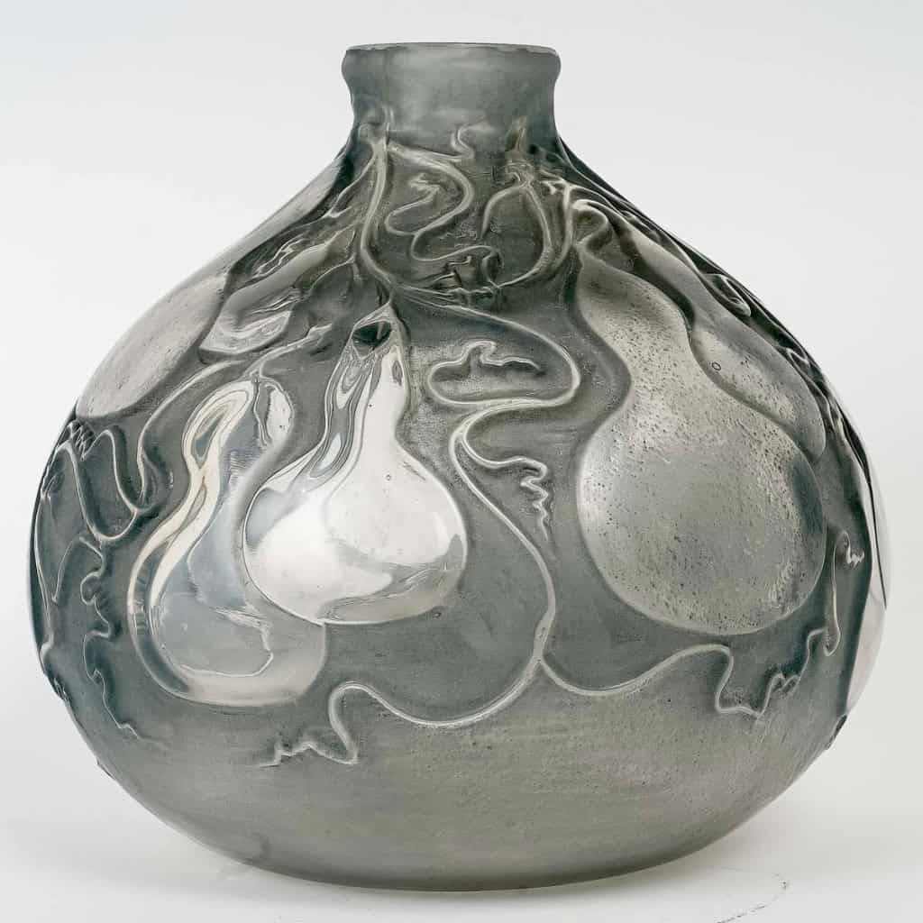 Vase « Courges » verre blanc patiné bleu de René LALIQUE | Biron Vase "Courges" verre blanc patiné bleu de René LALIQUE