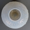 Vase « Gui » verre opalescent de René LALIQUE | Biron Vase "Gui" verre opalescent de René LALIQUE