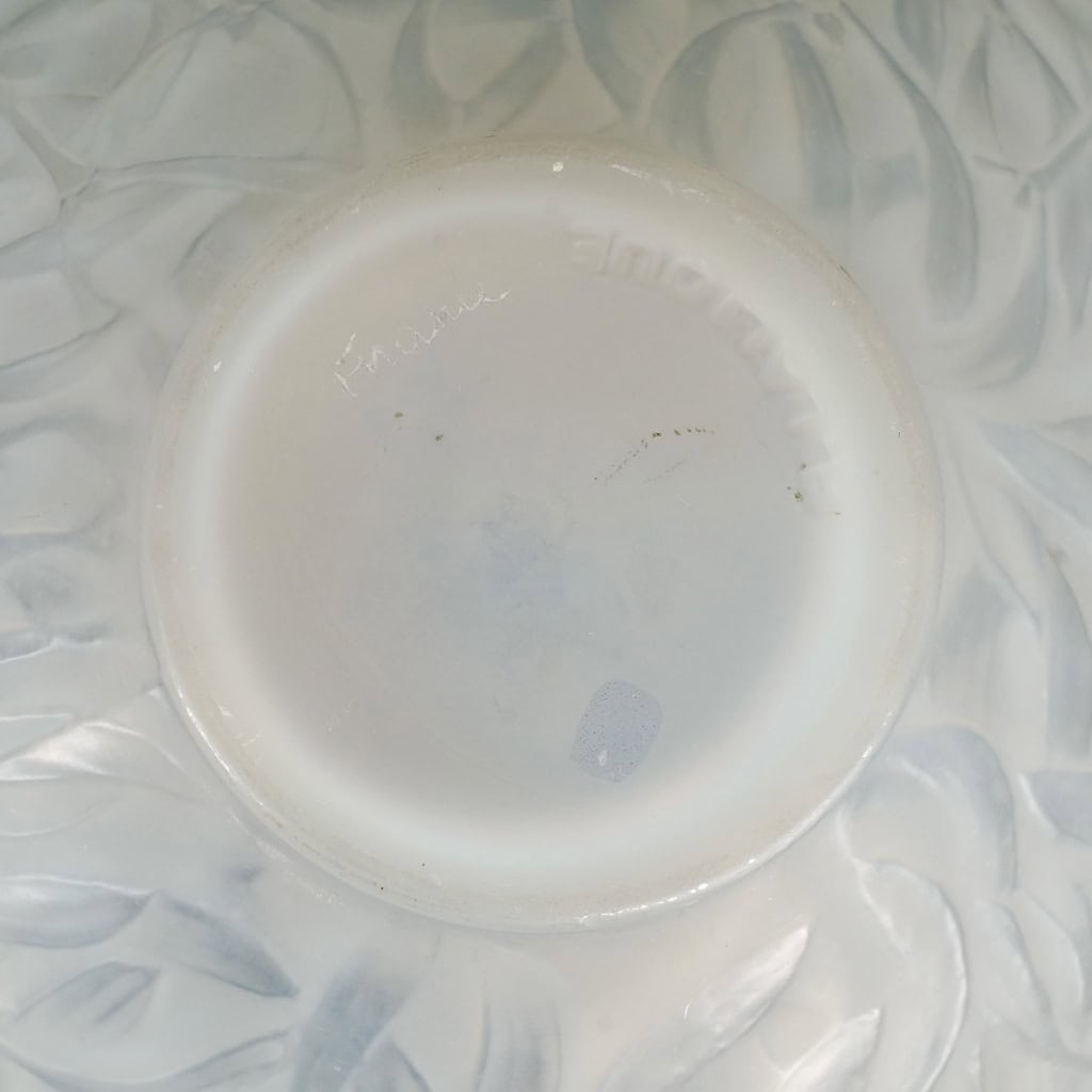 Vase « Gui » verre opalescent de René LALIQUE | Biron Vase "Gui" verre opalescent de René LALIQUE