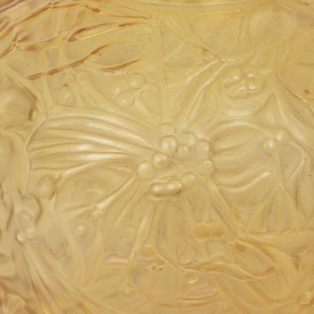 Vase « Gui » verre jaune pâle de René LALIQUE | Biron Vase "Gui" verre jaune pâle de René LALIQUE