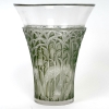 Vase « Ibis » verre blanc patiné vert de René LALIQUE | Biron Vase "Ibis" verre blanc patiné vert de René LALIQUE