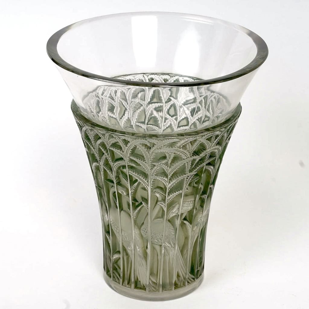 Vase « Ibis » verre blanc patiné vert de René LALIQUE | Biron Vase "Ibis" verre blanc patiné vert de René LALIQUE