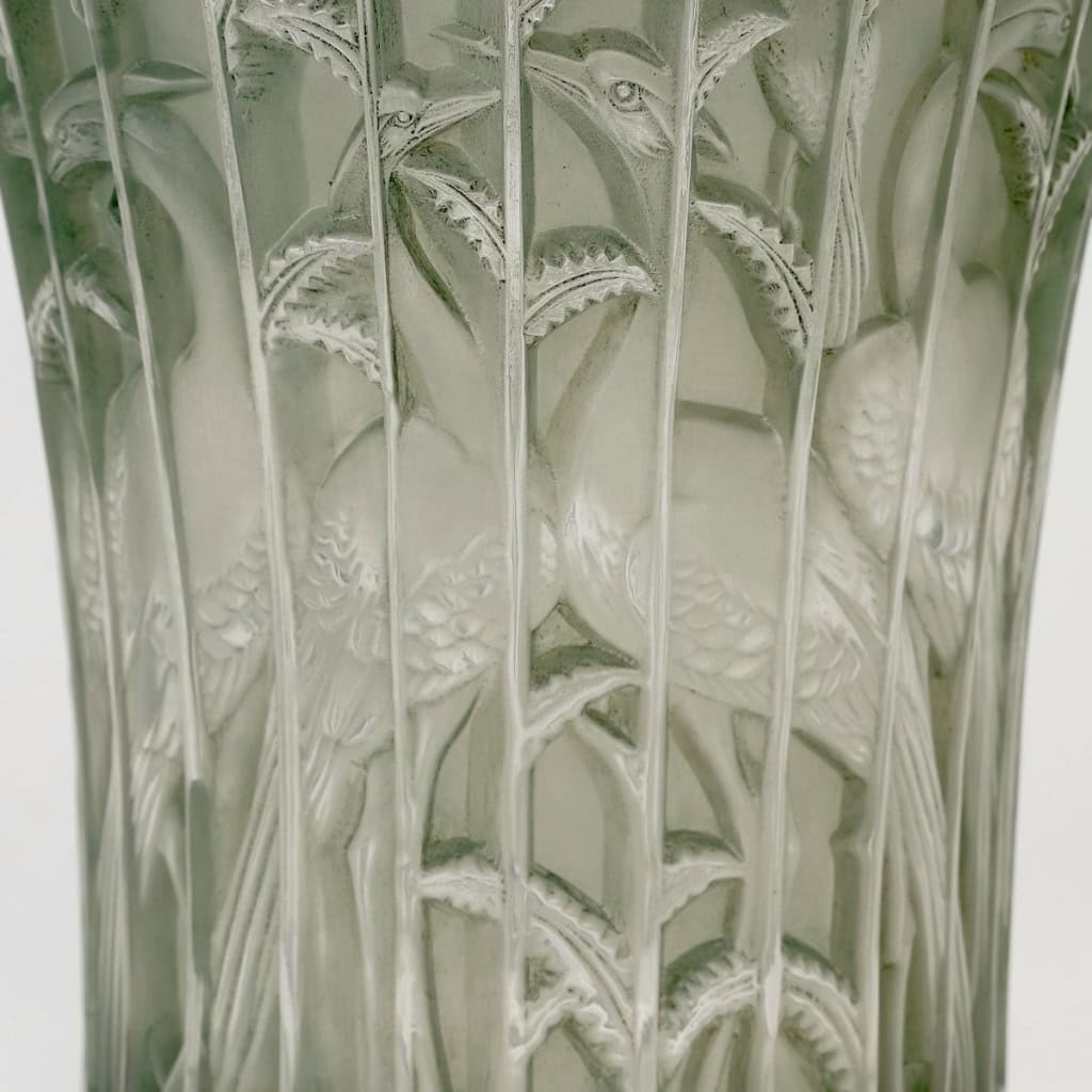 Vase « Ibis » verre blanc patiné vert de René LALIQUE | Biron Vase "Ibis" verre blanc patiné vert de René LALIQUE