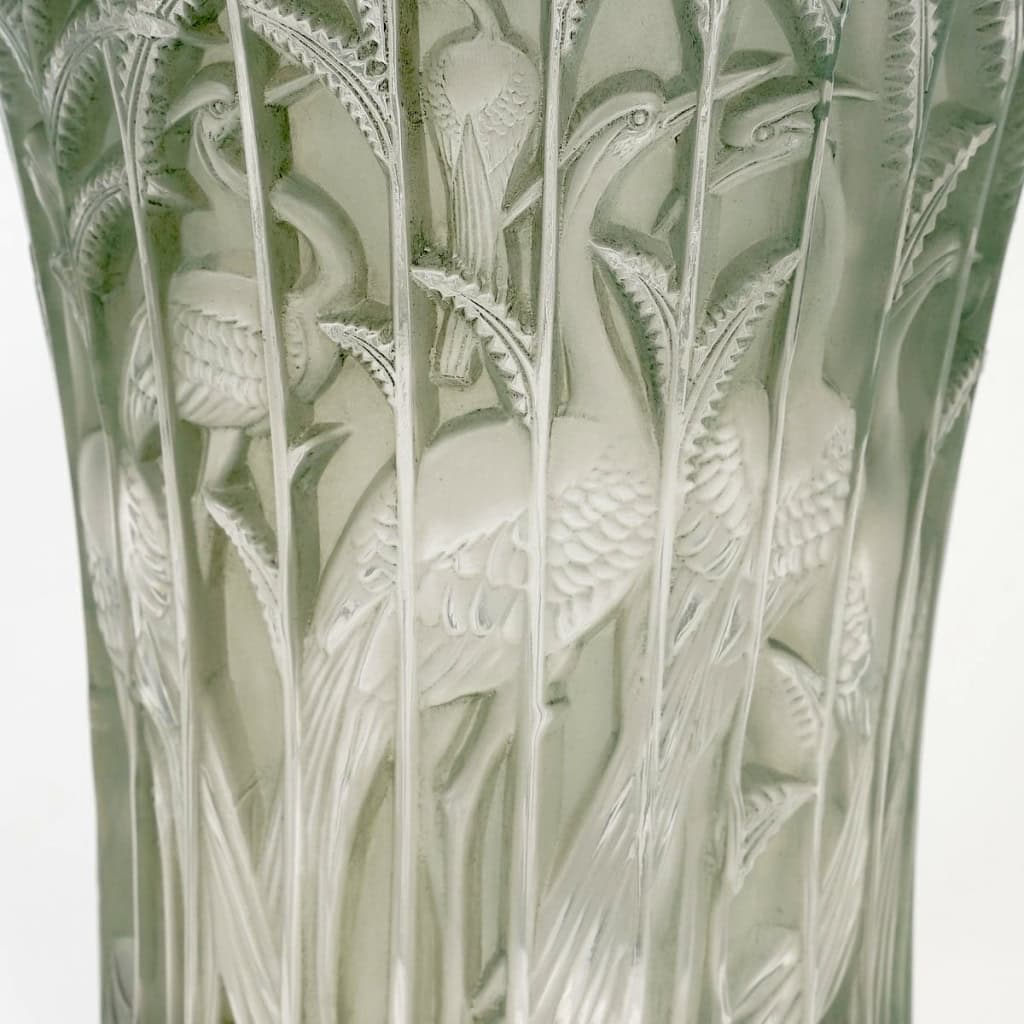 Vase « Ibis » verre blanc patiné vert de René LALIQUE | Biron Vase "Ibis" verre blanc patiné vert de René LALIQUE