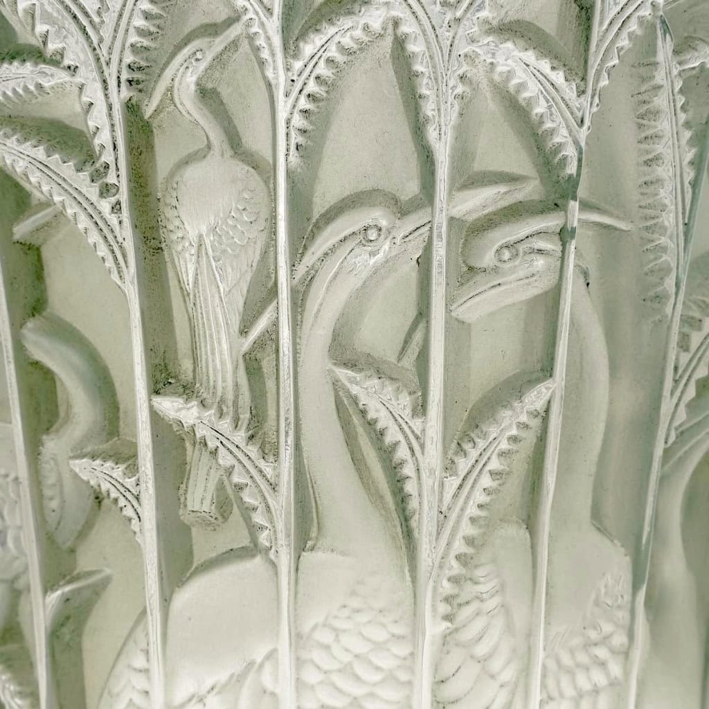 Vase « Ibis » verre blanc patiné vert de René LALIQUE | Biron Vase "Ibis" verre blanc patiné vert de René LALIQUE