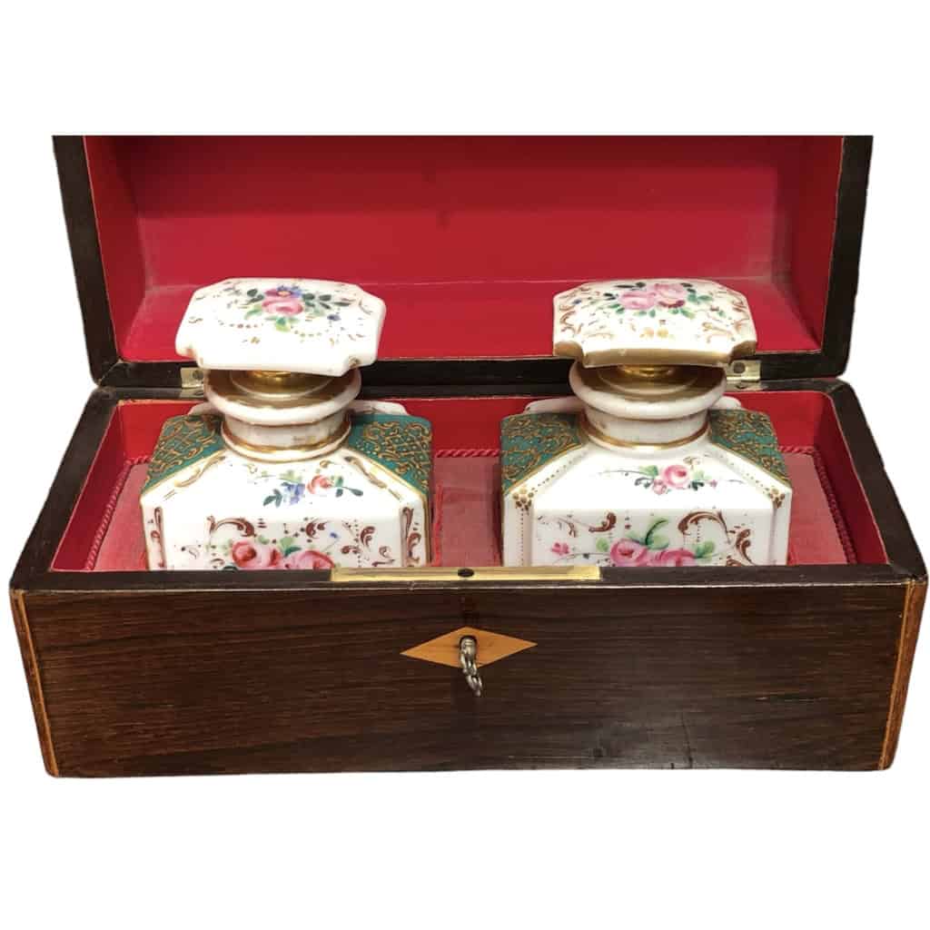 Boite à thé 19è siècle époque Louis Philippe palissandre citronnier deux flacons porcelaine | Biron Boite à thé 19è siècle époque Louis Philippe palissandre citronnier deux flacons porcelaine