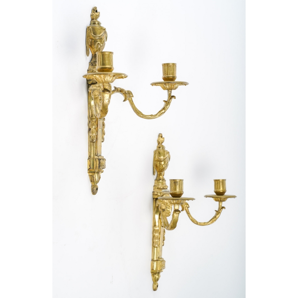 Paire d’appliques d’époque Louis XVI (1774 – 1793). | Biron Paire d'appliques d'époque Louis XVI (1774 - 1793).