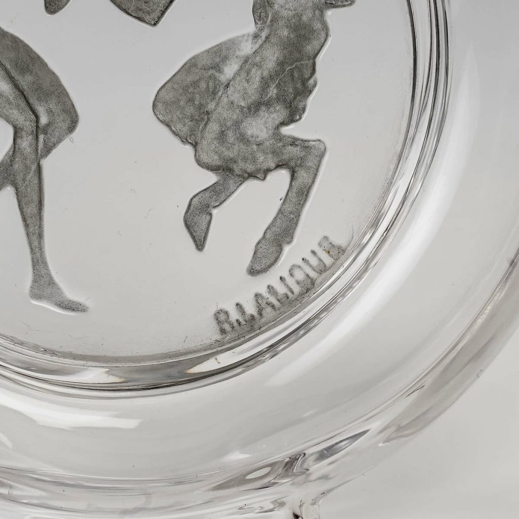Flacon « Le Baiser Du Faune » verre blanc patiné gris de René LALIQUE pour Molinard | Biron Flacon "Le Baiser Du Faune" verre blanc patiné gris de René LALIQUE pour Molinard