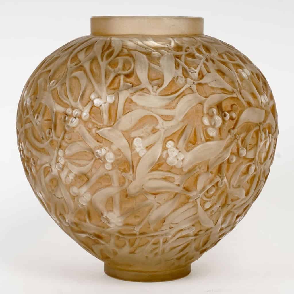 Vase « Gui » verre blanc patiné sépia de René LALIQUE | Biron ||||||
