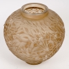 Vase « Gui » verre blanc patiné sépia de René LALIQUE | Biron Vase "Gui" verre blanc patiné sépia de René LALIQUE