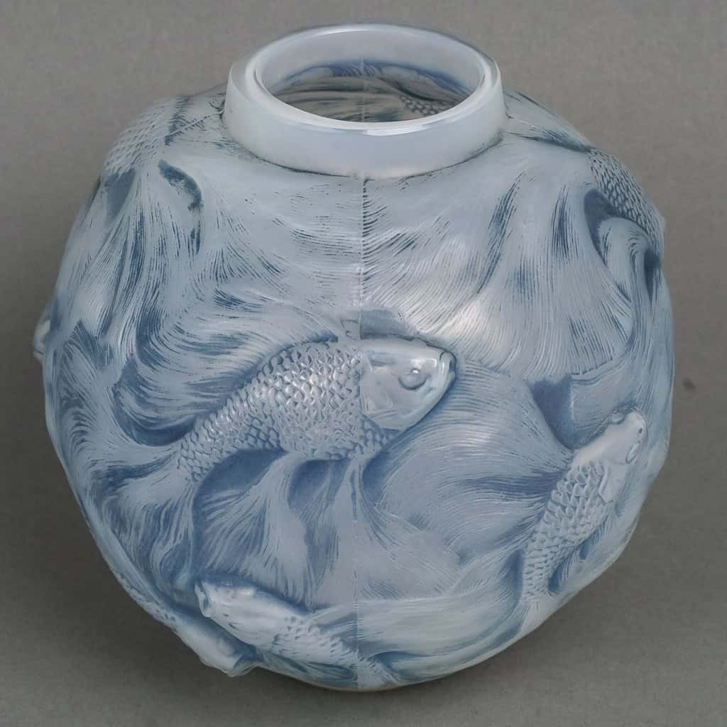 Vase « Formose » verre opalescent patiné bleu de René LALIQUE | Biron Vase "Formose" verre opalescent patiné bleu de René LALIQUE