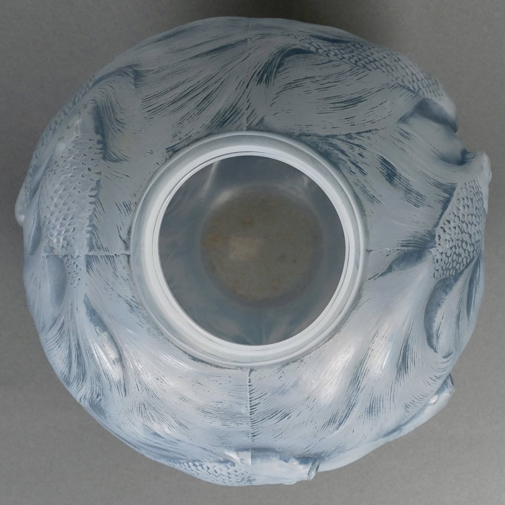 Vase « Formose » verre opalescent patiné bleu de René LALIQUE | Biron Vase "Formose" verre opalescent patiné bleu de René LALIQUE