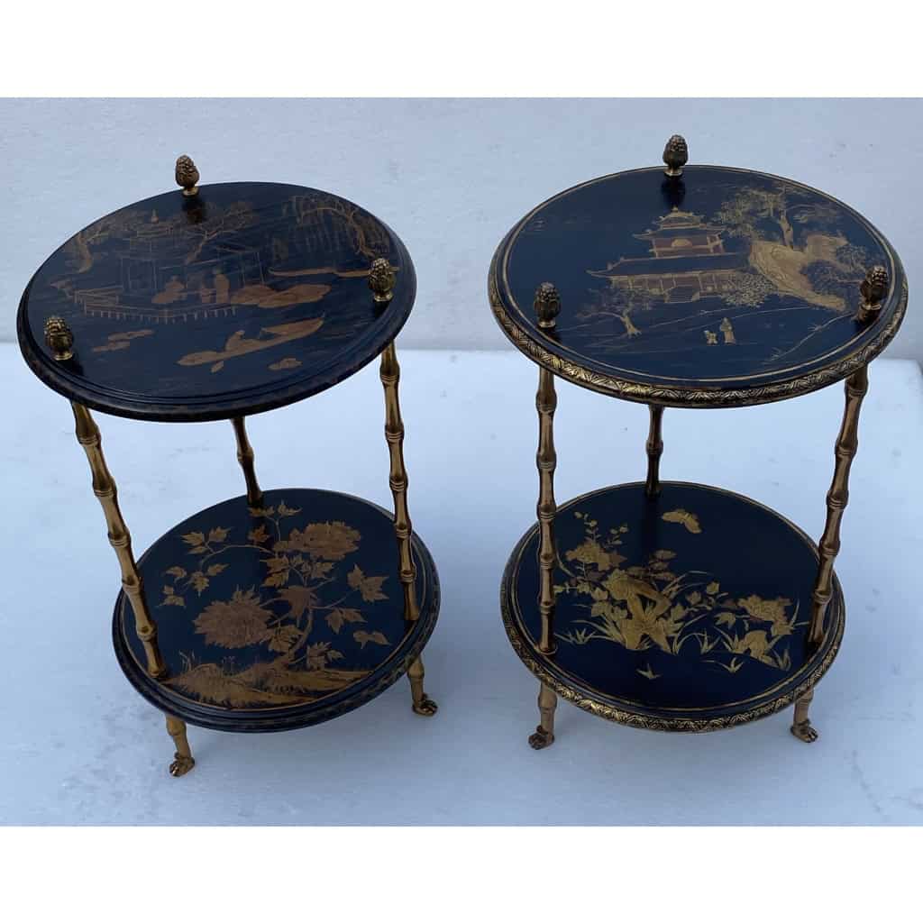1970′ Paire De Guéridons Ou Similaires Style Maison Baguès Décor Bambou en Bronze Doré Avec Plateaux Laque de Chine | Biron |||||||||