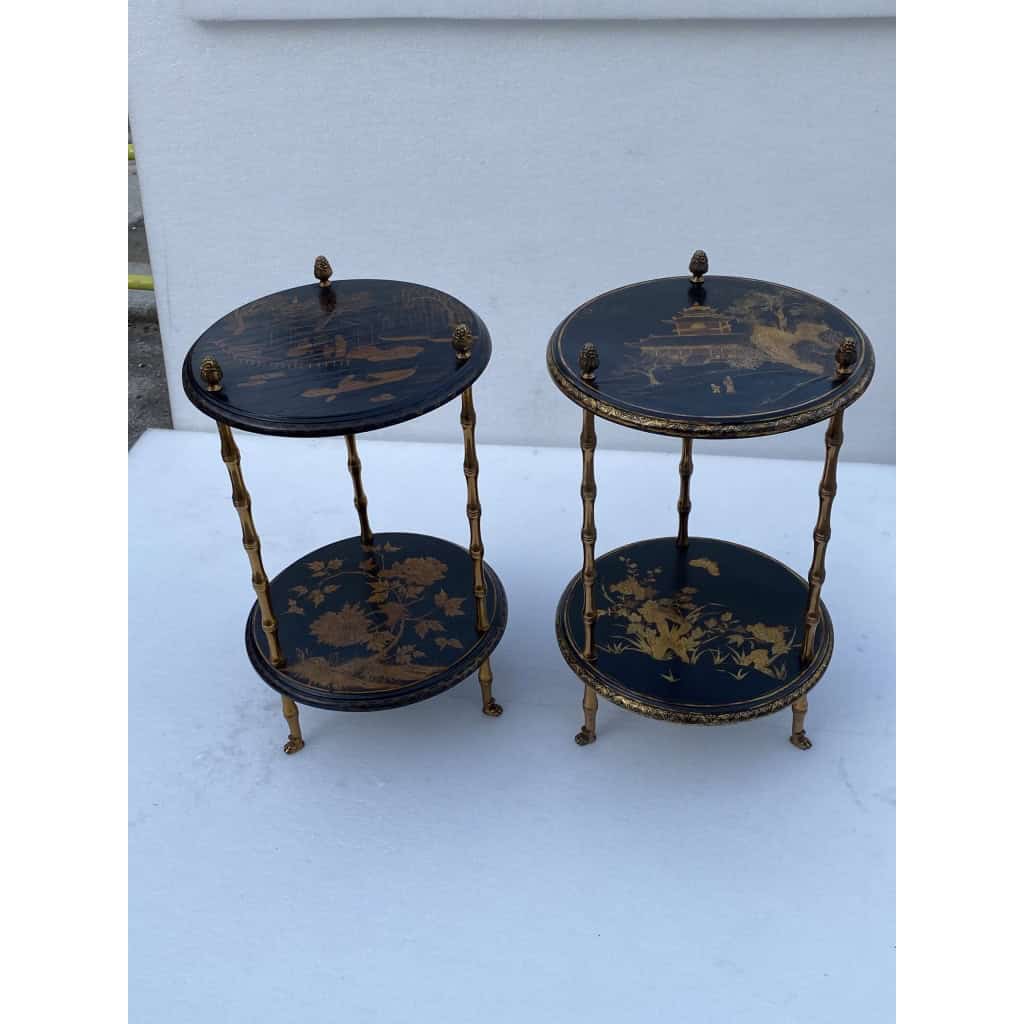 1970′ Paire De Guéridons Ou Similaires Style Maison Baguès Décor Bambou en Bronze Doré Avec Plateaux Laque de Chine | Biron 1970′ Paire De Guéridons Ou Similaires Style Maison Baguès Décor Bambou en Bronze Doré Avec Plateaux Laque de Chine