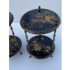1970′ Paire De Guéridons Ou Similaires Style Maison Baguès Décor Bambou en Bronze Doré Avec Plateaux Laque de Chine | Biron 1970′ Paire De Guéridons Ou Similaires Style Maison Baguès Décor Bambou en Bronze Doré Avec Plateaux Laque de Chine