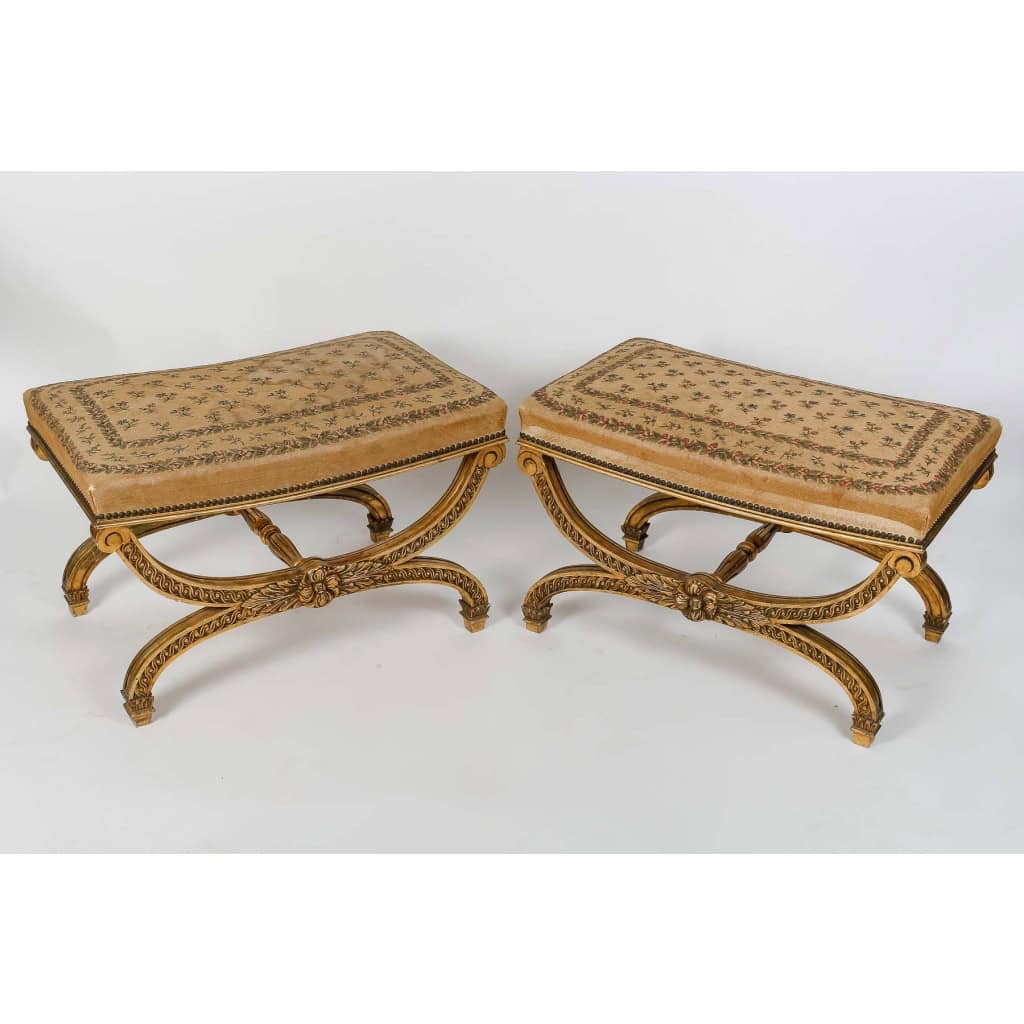 Paire de Larges Tabourets Curules de Style Louis XVI, circa 1900 | Biron ||||||||