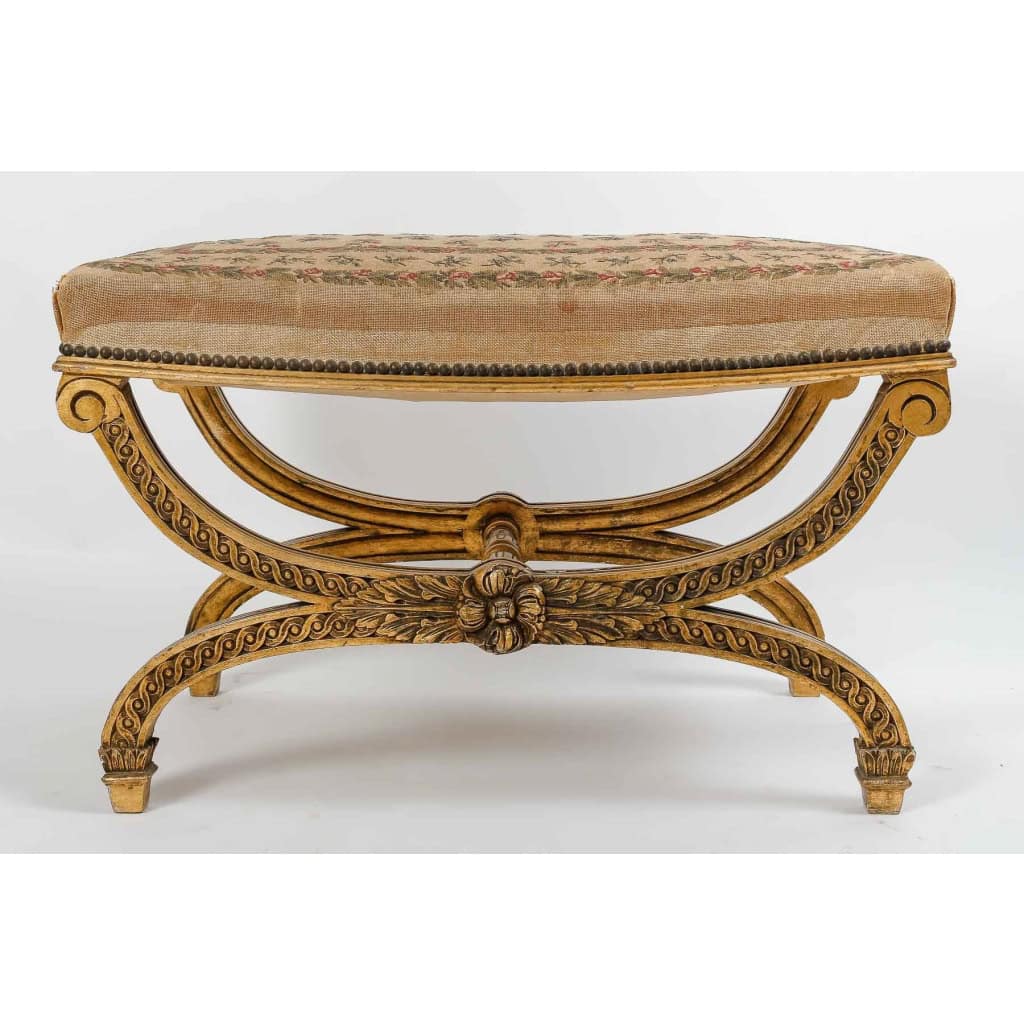 Paire de Larges Tabourets Curules de Style Louis XVI, circa 1900 | Biron Paire de Larges Tabourets Curules de Style Louis XVI, circa 1900