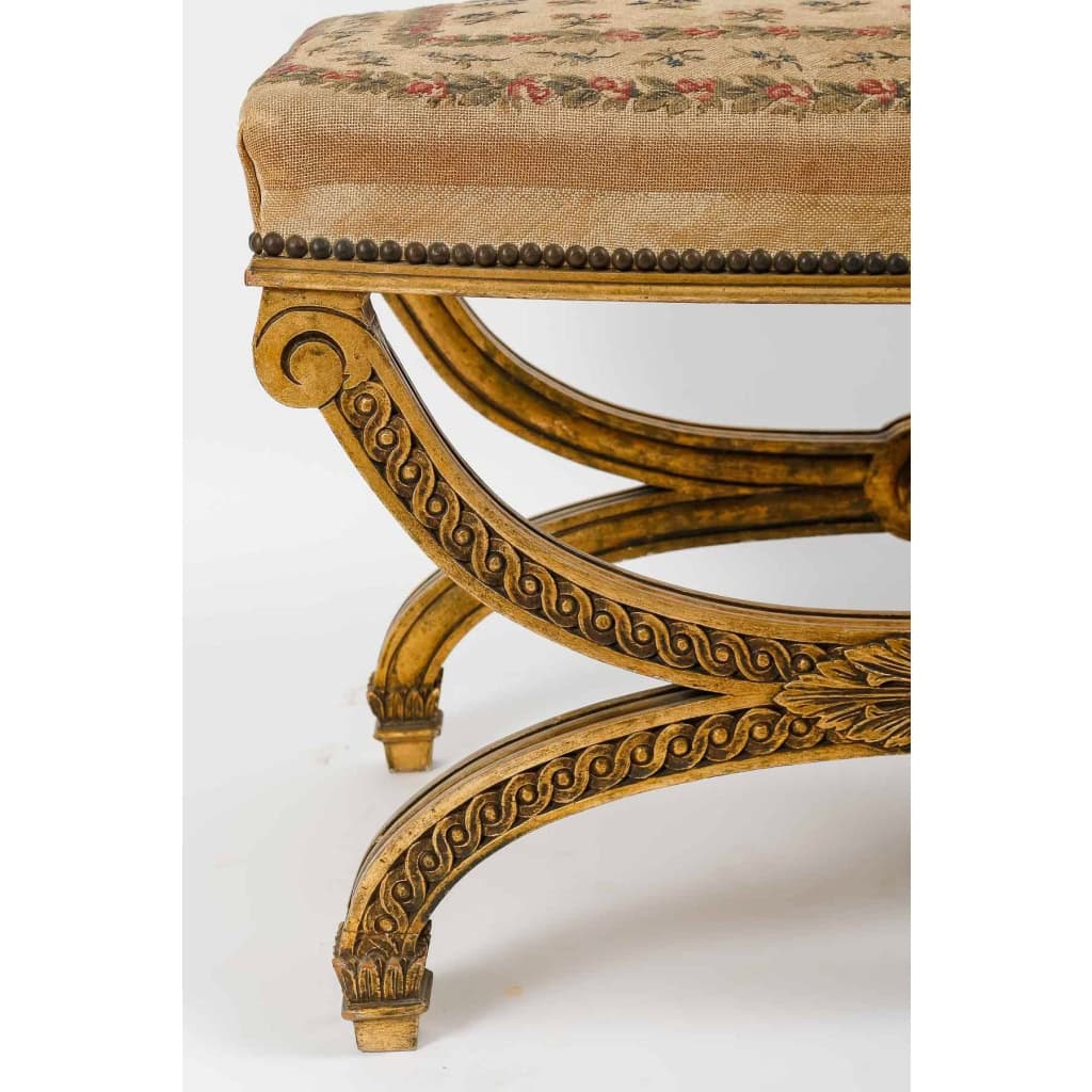 Paire de Larges Tabourets Curules de Style Louis XVI, circa 1900 | Biron Paire de Larges Tabourets Curules de Style Louis XVI, circa 1900