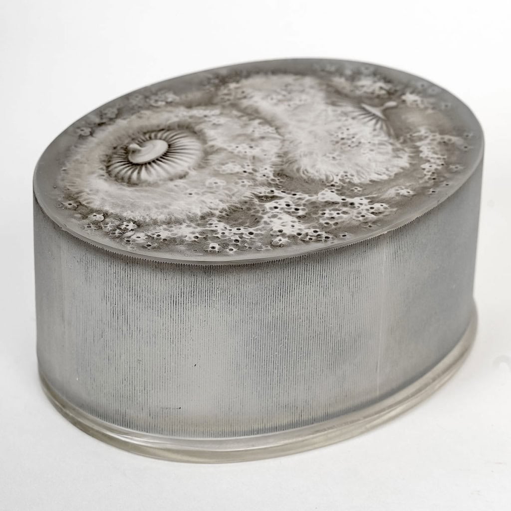 Boîte « Gabrielle » verre blanc patiné gris de René LALIQUE | Biron ||||||||