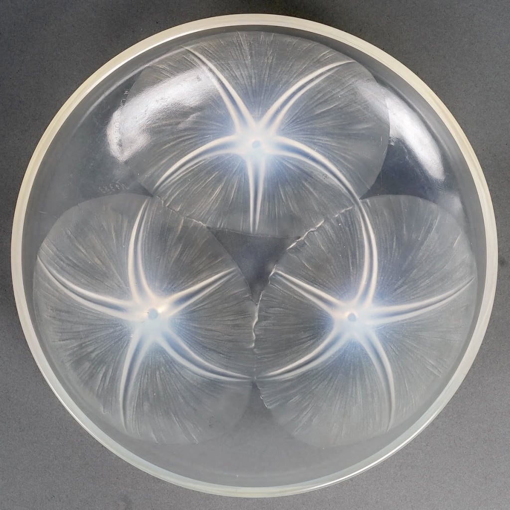 Coupe « Volubilis » verre opalescent de René LALIQUE | Biron Coupe "Volubilis" verre opalescent de René LALIQUE