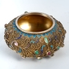 Petite coupelle en vermeil ( Argent plaqué or) filigrané, pierres semi-précieuses serties et émail, travail chinois, XXe siècle