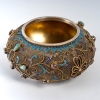 Petite coupelle en vermeil ( Argent plaqué or) filigrané, pierres semi-précieuses serties et émail, travail chinois, XXe siècle