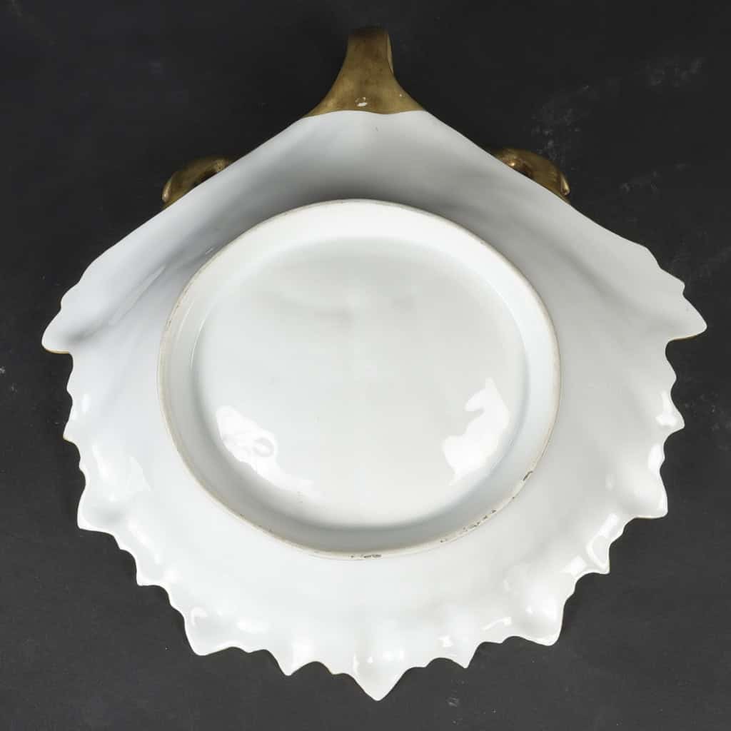 Coquille blanche et or à motifs floraux | Biron Coquille blanche et or à motifs floraux