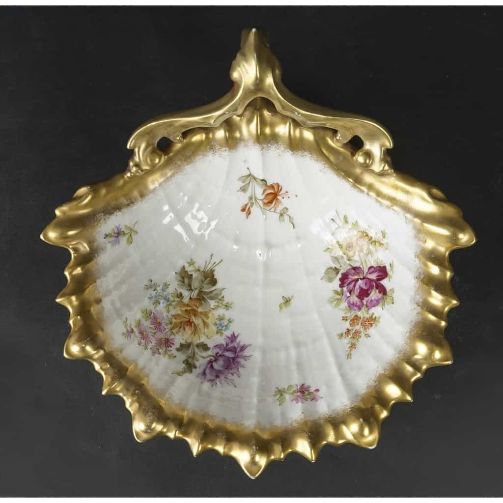 Coquille blanche et or à motifs floraux | Biron Coquille blanche et or à motifs floraux
